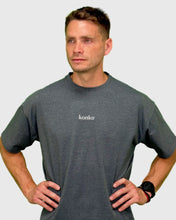 Cargar imagen en el visor de la galería, POLERA OVER SIZE CLASICA GRIS