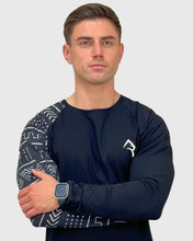 Cargar imagen en el visor de la galería, POLERA MANGA LARGA NEGRA AFRICA