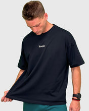 Cargar imagen en el visor de la galería, POLERA OVER SIZE CLASICA NEGRA