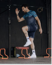 Cargar imagen en el visor de la galería, POLERA DRY BLUE MONSTERA