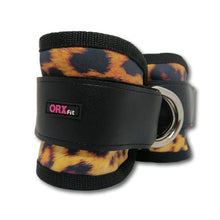 Cargar imagen en el visor de la galería, Tobilleras para polea ejercicio de Glúteos | ORXFIT- LEOPARD