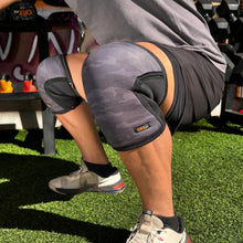 Cargar imagen en el visor de la galería, Rodilleras Black Camo