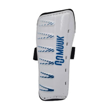 Cargar imagen en el visor de la galería, CANILLERA DE FUTBOL MUUK PRO XXIII
